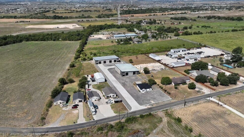 1158 County Road 108, Hutto, TX à louer - Vidéo aérienne – Image 2 sur 28