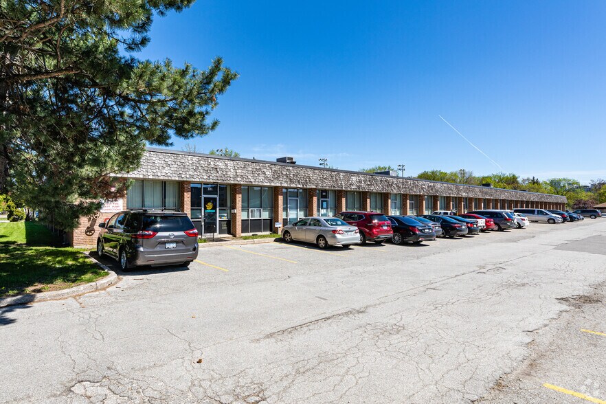 321-343 Lesmill Rd, Toronto, ON à louer - Photo principale – Image 2 sur 6