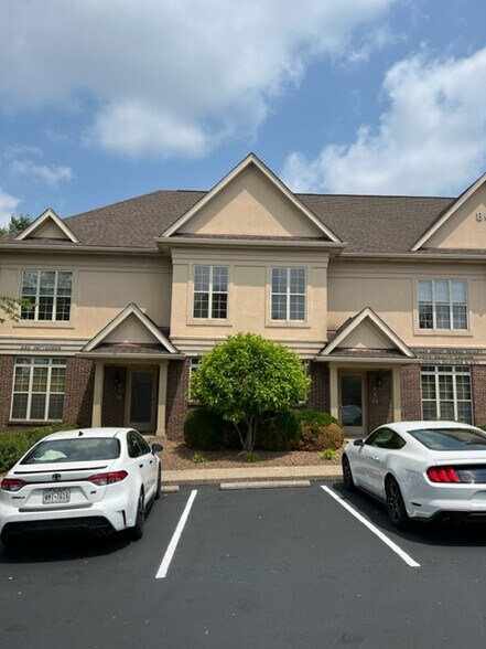 800-806 Stonecreek Pky, Louisville, KY à louer - Photo de l’immeuble – Image 1 sur 1