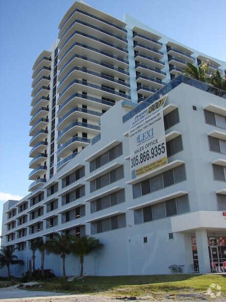 7901 Hispanola Ave, North Bay Village, FL à louer - Photo de l’immeuble – Image 2 sur 5