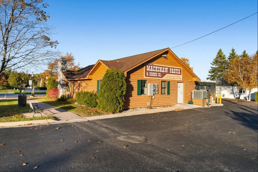 117 W Jamet St, Mackinaw City, MI à louer Photo principale– Image 1 sur 14