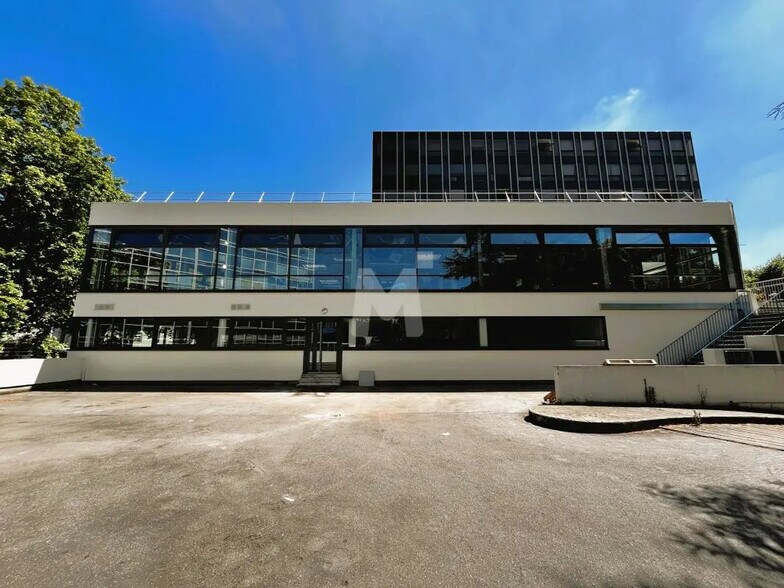 Bureau dans Évry-Courcouronnes à louer - Photo de l’immeuble – Image 1 sur 10