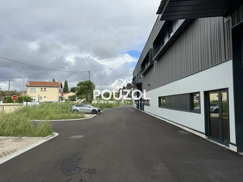 Local d’activités dans Clermont-Ferrand à louer - Photo de l’immeuble – Image 3 sur 12