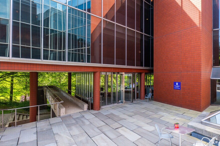 270 S Bryn Mawr Ave, Bryn Mawr, PA à vendre - Photo de l’immeuble – Image 3 sur 6