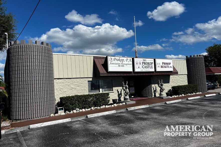 2011 Bispham Rd, Sarasota, FL à louer - Photo de l’immeuble – Image 2 sur 19