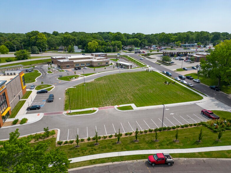 7240 Shawnee Mission Pky, Overland Park, KS à vendre - Aérien – Image 2 sur 3