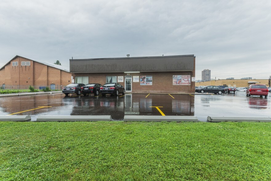 40 Beverly Hills Dr, Toronto, ON à vendre - Photo de l’immeuble – Image 3 sur 11