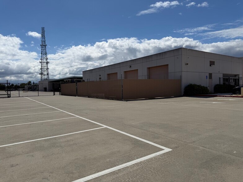 8150 Industrial Ave, Roseville, CA à louer - Photo de l’immeuble – Image 3 sur 4