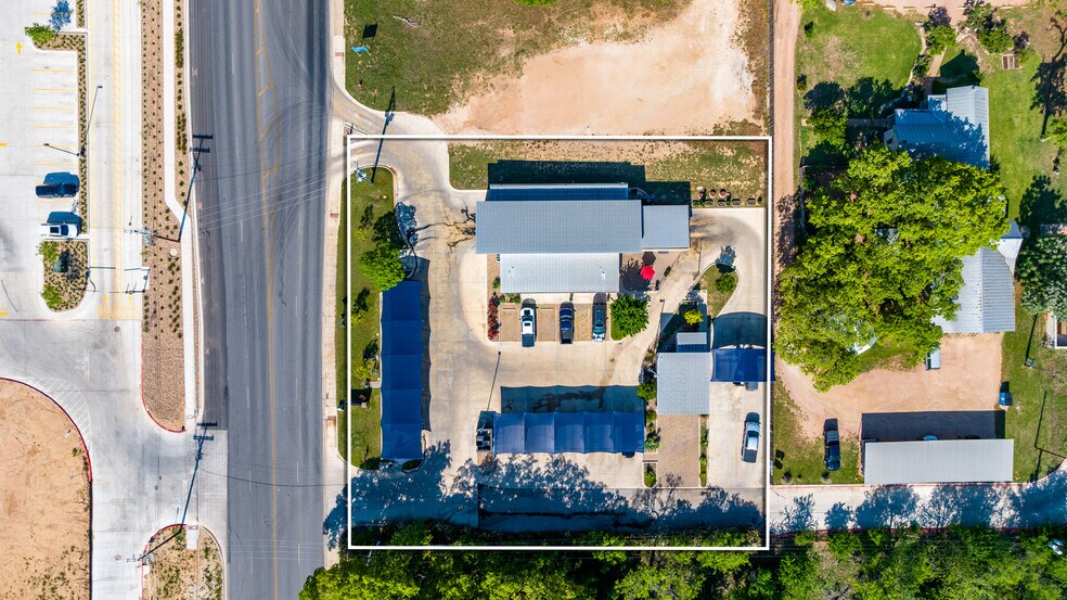 516 Friendship Ln, Fredericksburg, TX à vendre - Aérien – Image 1 sur 22