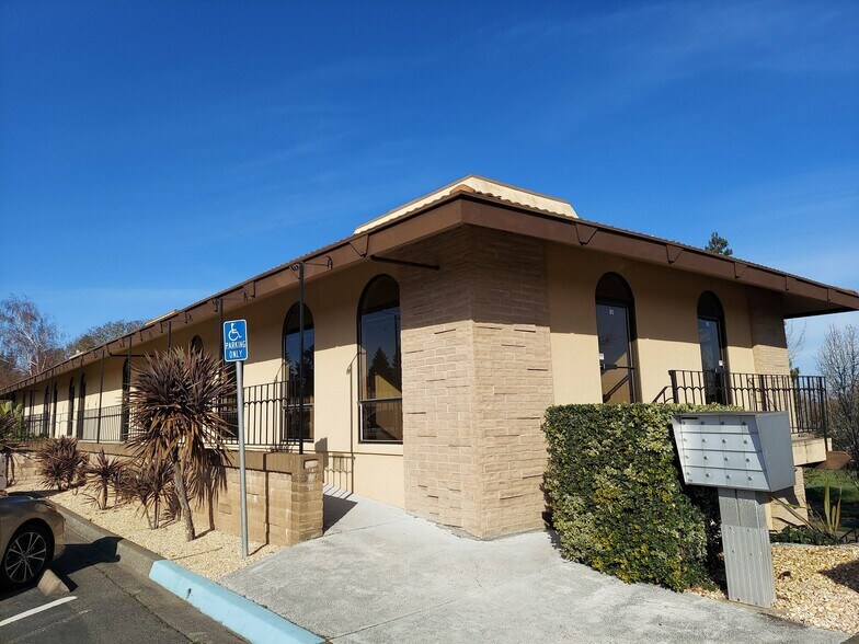 7064 Corline Ct, Sebastopol, CA à louer - Photo de l’immeuble – Image 3 sur 13