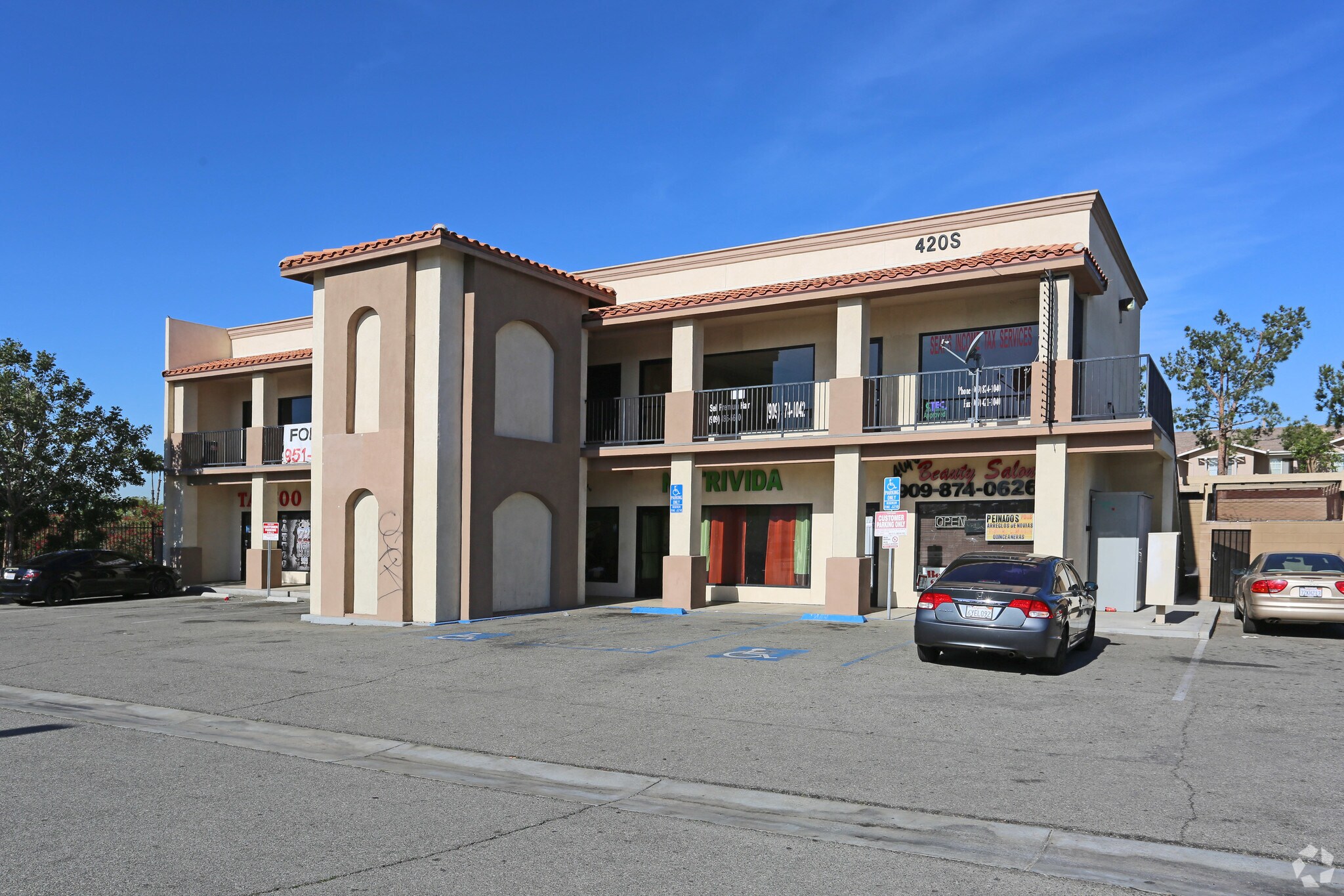 420 S Riverside Ave, Rialto, CA à vendre Photo principale– Image 1 sur 9