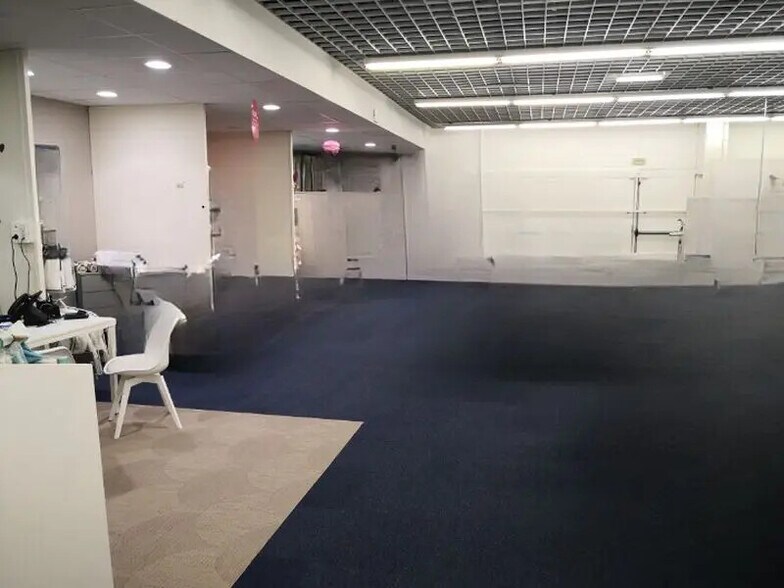 Local commercial dans Mably à louer - Photo de l’immeuble – Image 2 sur 4