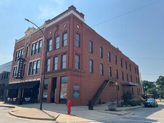 Plus de détails pour 100 S Center St, Clinton, IL - Bureau à louer