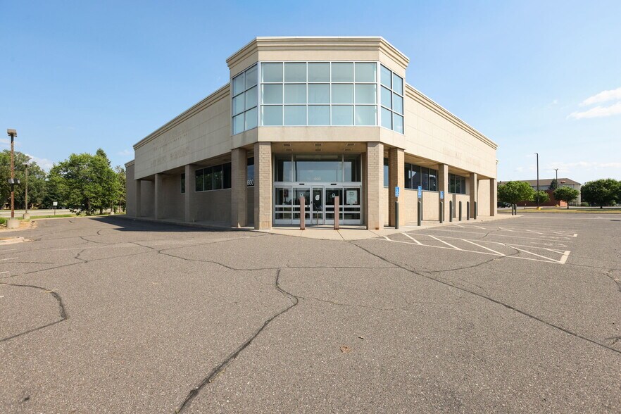 600 County Road 10 NE, Blaine, MN à louer - Photo de l’immeuble – Image 2 sur 22