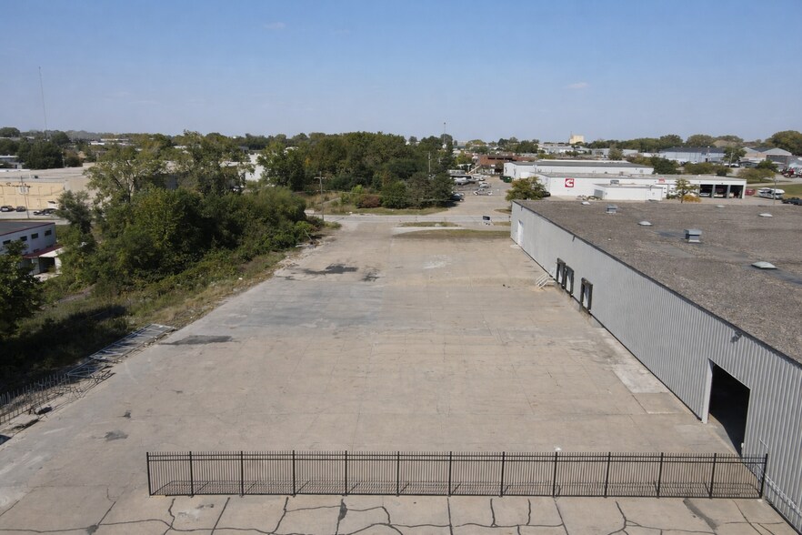1675 NE 51st Ave, Des Moines, IA à louer - Photo de l’immeuble – Image 2 sur 6