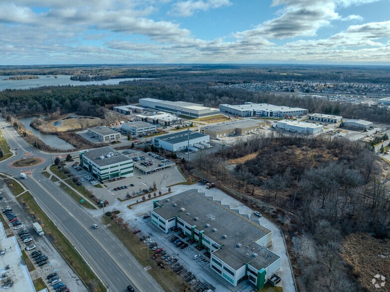 545 Thompson Dr, Cambridge, ON à louer - Aérien – Image 2 sur 7