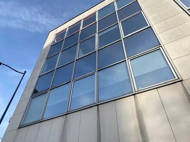 Bureau dans Pantin à louer - Photo de l’immeuble – Image 1 sur 7