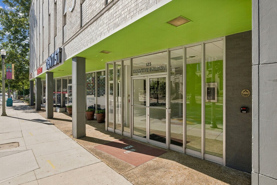 125 E Trinity Pl, Decatur, GA à vendre - Photo de l’immeuble – Image 3 sur 14