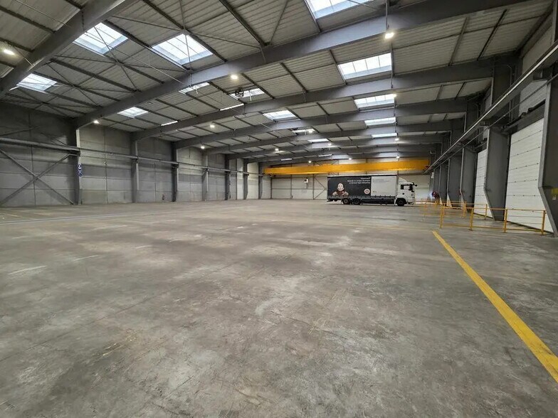 Local d’activités dans Compans à louer - Photo de l’immeuble – Image 1 sur 9