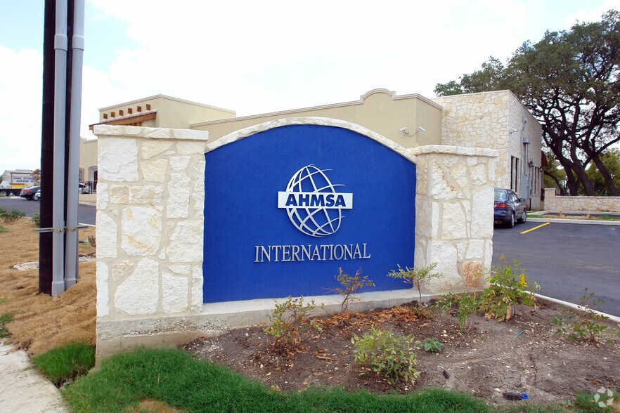 5150 N Loop 1604, San Antonio, TX à vendre - Photo de l’immeuble – Image 3 sur 11