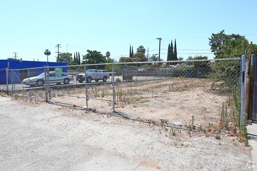 4736 E Kings Canyon Rd, Fresno, CA à vendre - Photo de l’immeuble – Image 2 sur 3
