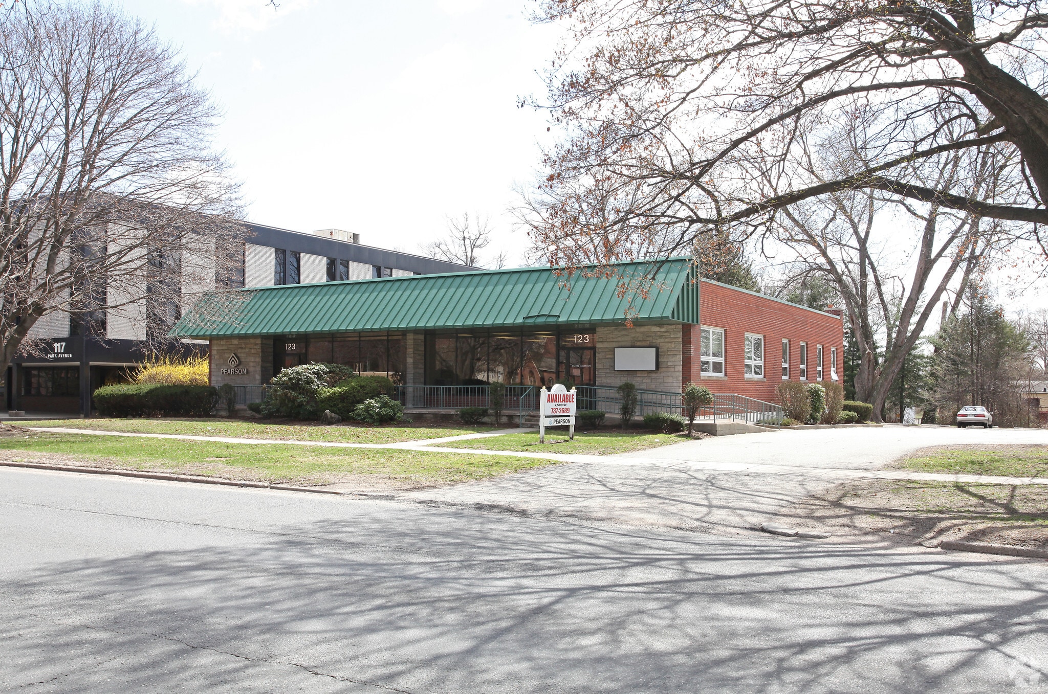 123 Park Ave, West Springfield, MA à louer Photo principale– Image 1 sur 4