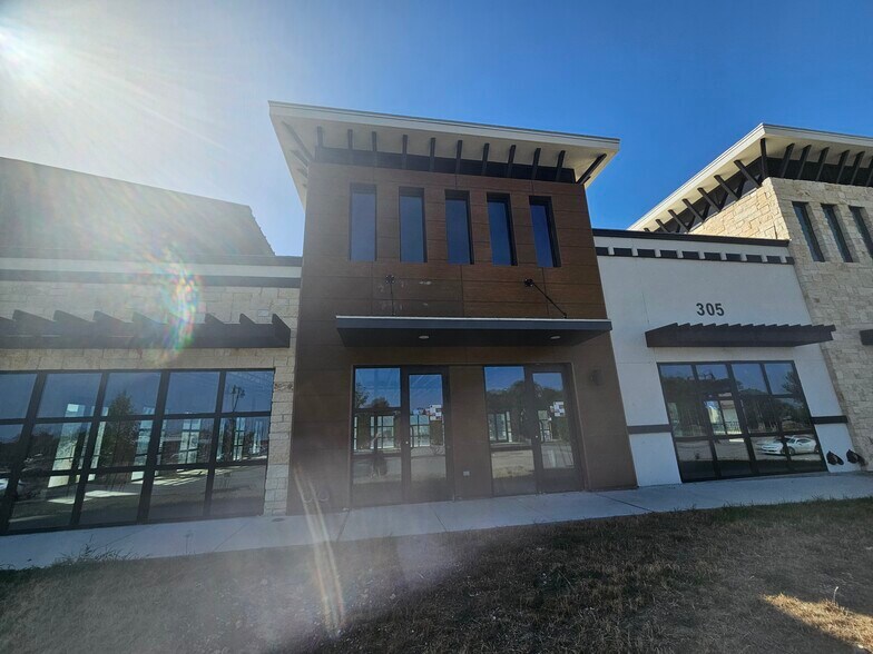 303 E Eldorado Pky, Little Elm, TX à louer - Photo de l’immeuble – Image 1 sur 7