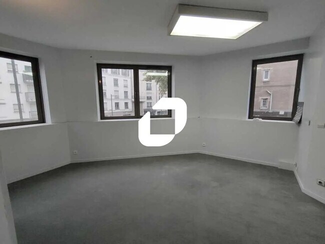 Plus de détails pour 86 Avenue Du Général Leclerc, Viroflay - Bureau à louer