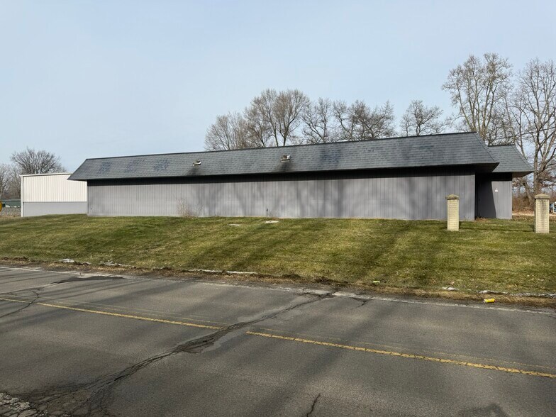 5012 Page Ave, Jackson, MI à vendre - Photo de l’immeuble – Image 3 sur 10