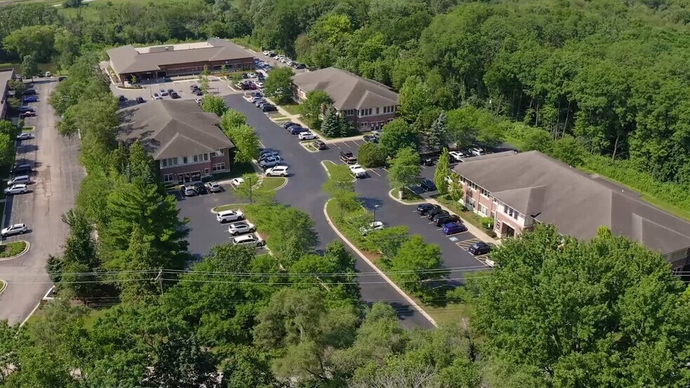 2455 Dean St, St Charles, IL à louer - Vidéo sur l’annonce professionnelle – Image 2 sur 13