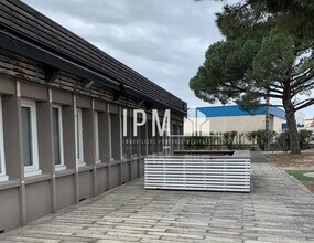 Local commercial dans Vitrolles à louer Photo de l’immeuble– Image 2 sur 5