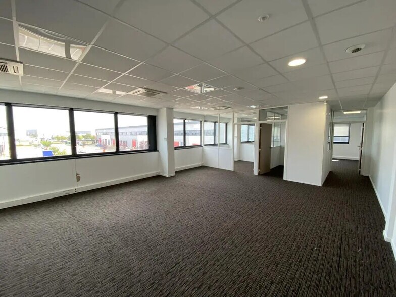 355 Avenue Henri Schneider, Meyzieu à louer - Photo intérieure – Image 2 sur 6