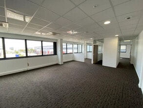 355 Avenue Henri Schneider, Meyzieu à louer Photo intérieure– Image 1 sur 4