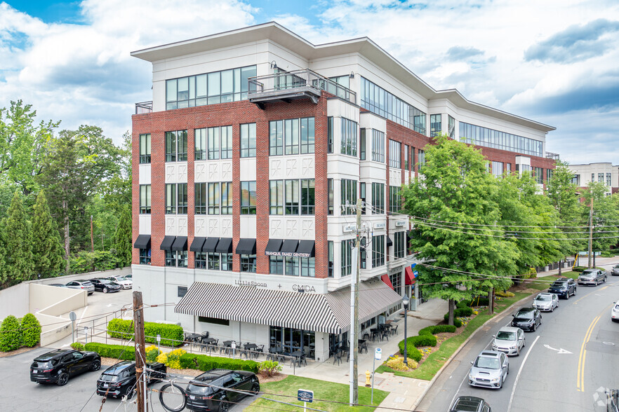 2820 Selwyn Ave, Charlotte, NC à louer - Photo principale – Image 1 sur 11