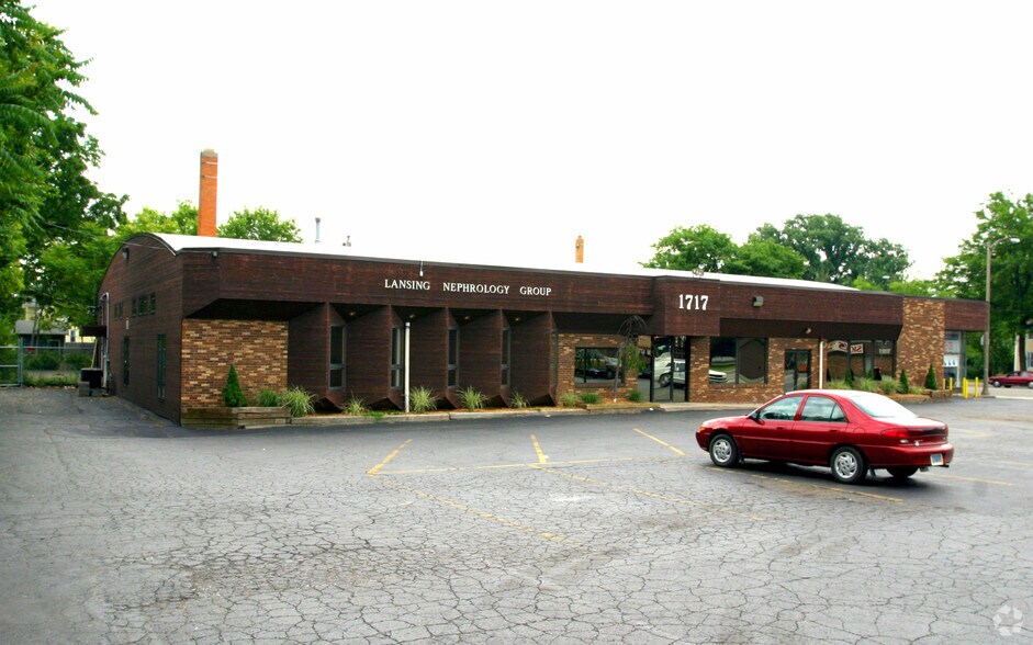 1717 E Michigan Ave, Lansing, MI à vendre - Photo de l’immeuble – Image 3 sur 3