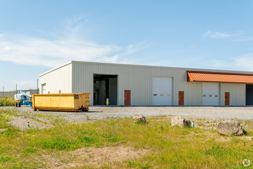 50 Airpark Dr, Rochester, NY à louer - Photo de l’immeuble – Image 3 sur 7