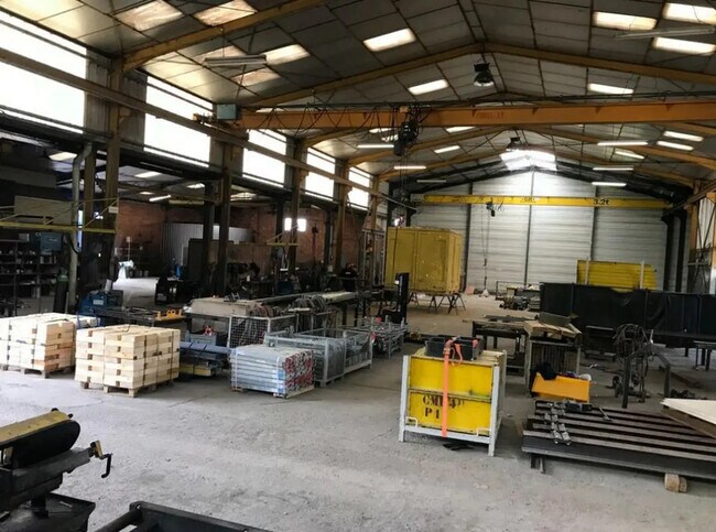 Plus de détails pour Local d’activités à vendre