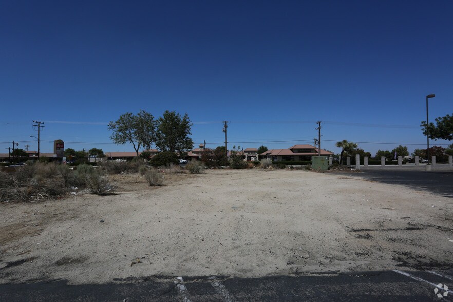 Phelan Rd, Phelan, CA à vendre - Photo principale – Image 1 sur 5