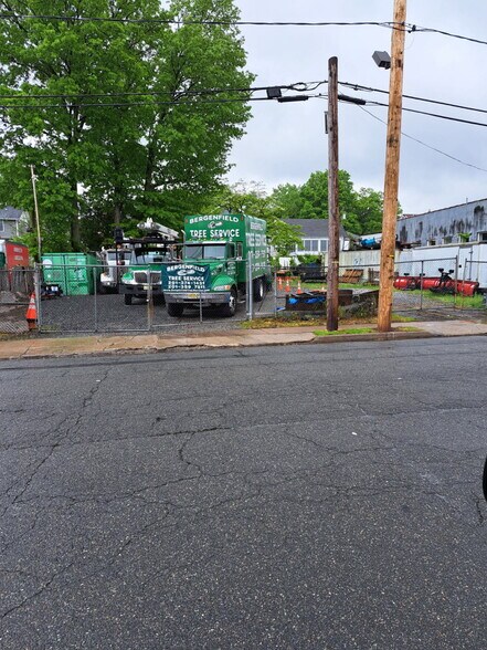 115 West Shore Ave, Dumont, NJ à louer - Photo de l’immeuble – Image 1 sur 10