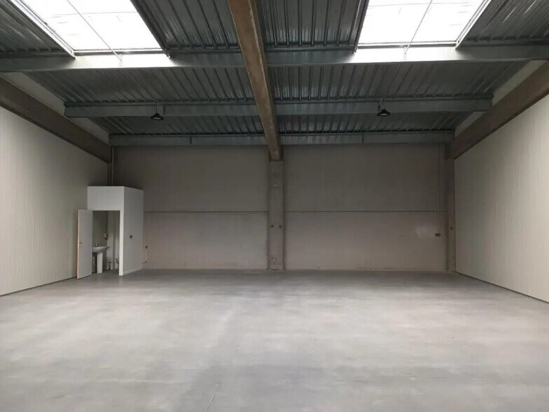 Local d’activités dans Amiens à louer - Photo intérieure – Image 2 sur 8
