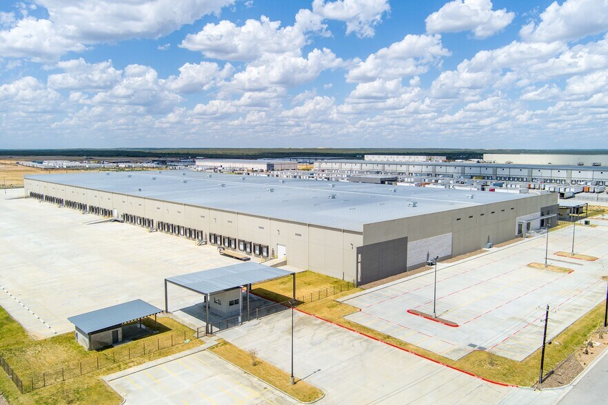 Nicolas D. Hachar Rd Tailwind IV, Laredo, TX à louer - Photo principale – Image 1 sur 9
