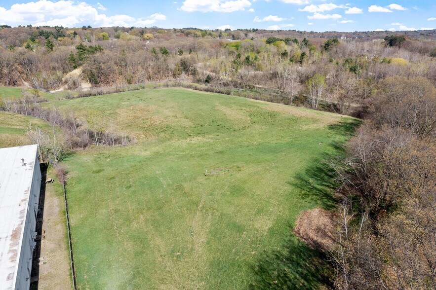 139 Intervale Rd, Fitchburg, MA à vendre - Photo de l’immeuble – Image 3 sur 5