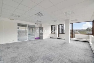 Bureau dans Saint-Cloud à vendre Photo de l’immeuble– Image 2 sur 14