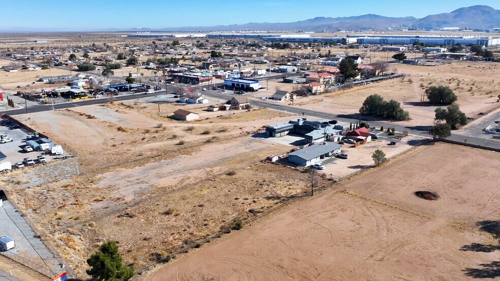 18026 Jonathan St, Adelanto, CA à vendre - Vidéo sur l’annonce professionnelle – Image 2 sur 49