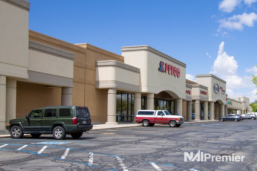 6910 S Redwood Rd, West Jordan, UT à louer - Photo de l’immeuble – Image 3 sur 8