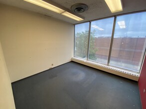5940 W Touhy Ave, Niles, IL à louer Photo intérieure– Image 2 sur 6
