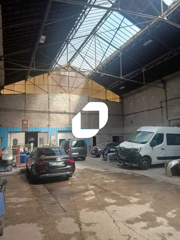 Local d'activités dans Ivry-sur-Seine à vendre Photo de l’immeuble– Image 1 sur 13