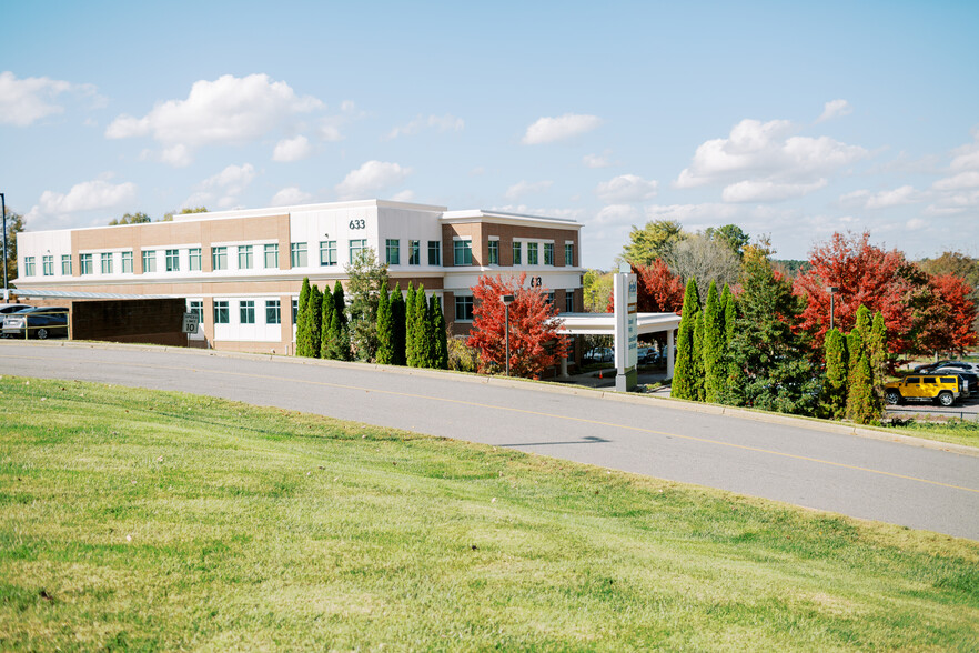 633 Brookdale Dr, Statesville, NC à louer - Photo de l’immeuble – Image 3 sur 12