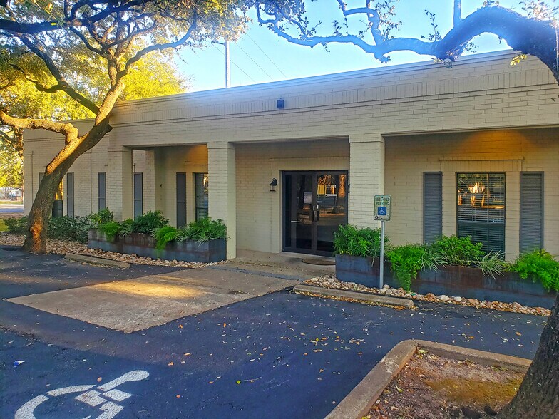 11754 Jollyville Rd, Austin, TX à louer - Photo de l’immeuble – Image 3 sur 6