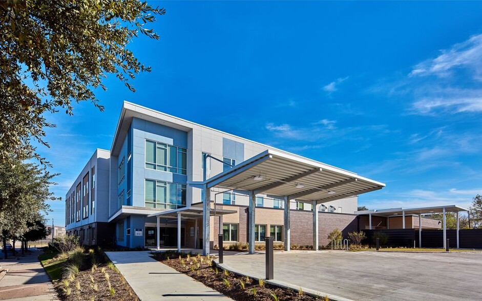 8130 Meadow Rd, Dallas, TX à louer - Photo de l’immeuble – Image 3 sur 19